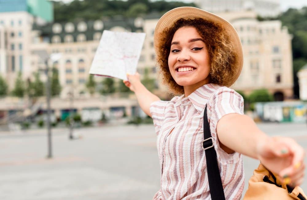 Pessoa feliz com o seu visto para europa
